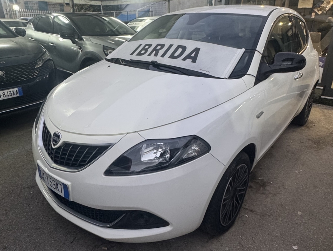 Lancia Y Hybrid 
